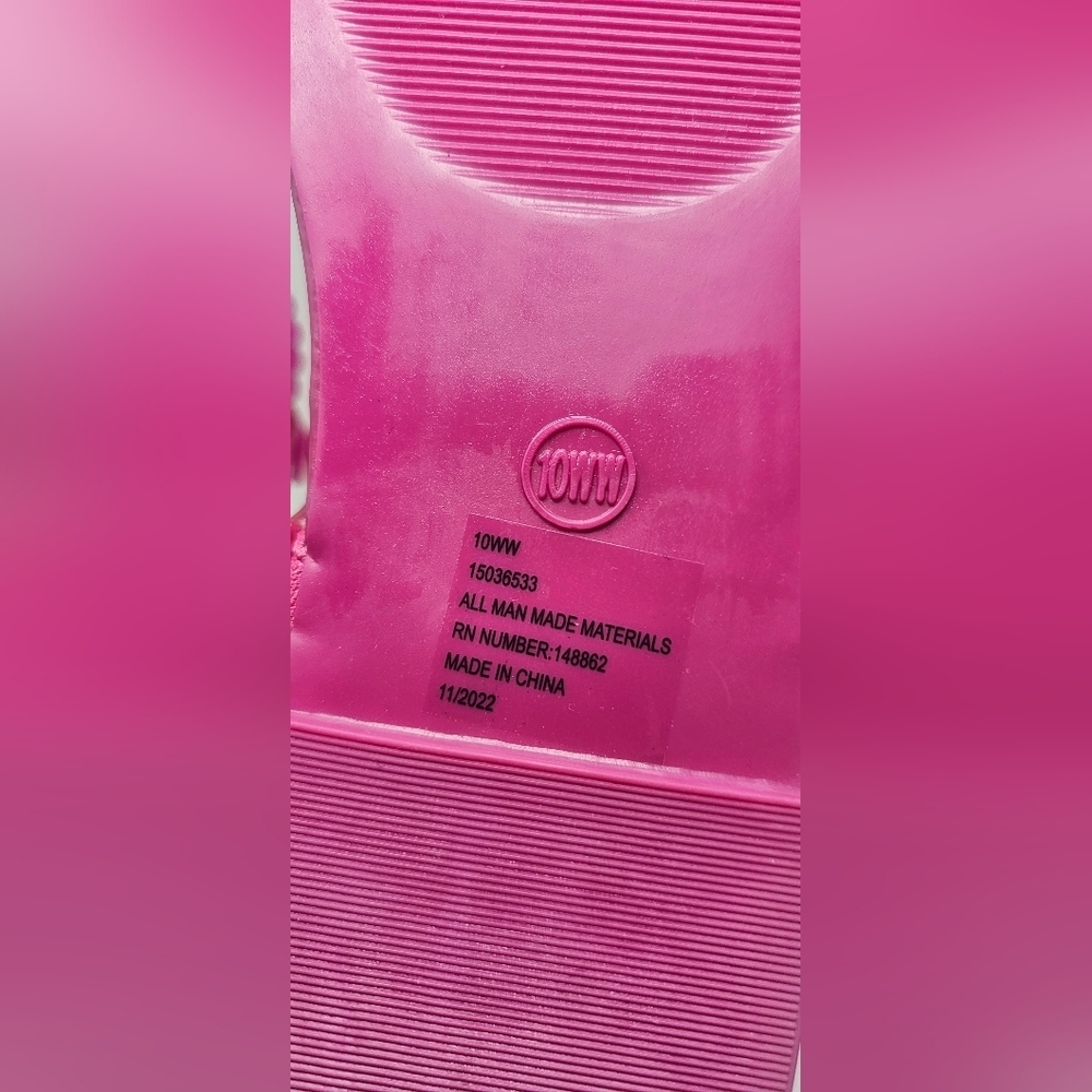 Torrid Women's Medallion T-Strap Jelly Thong Flat Sandals Fuschia NEW Size 10WW - Picture 9 of 12